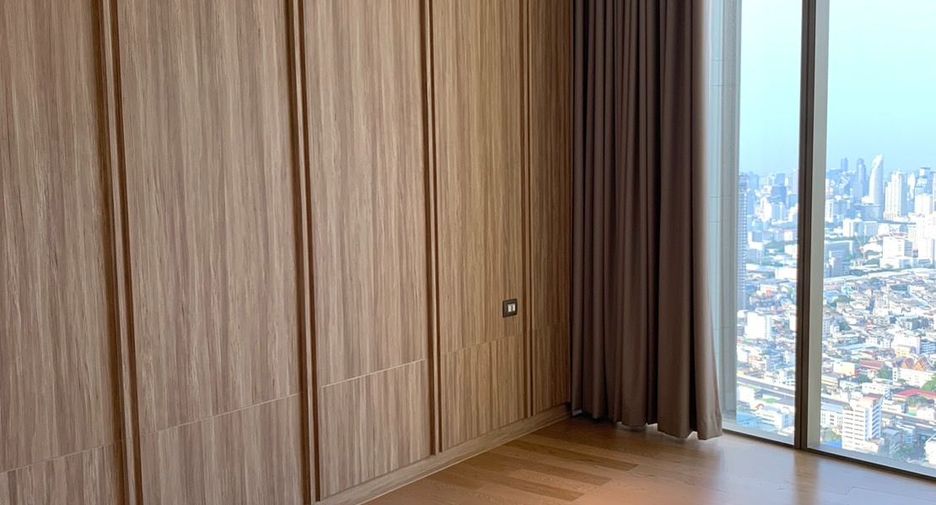 For rent 4 bedrooms condo in Khlong San, Bangkok