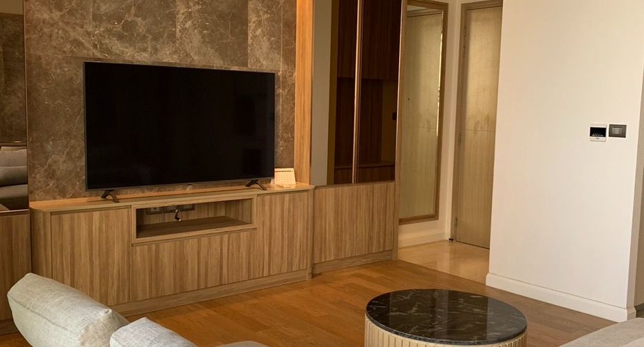 For rent 4 bedrooms condo in Khlong San, Bangkok