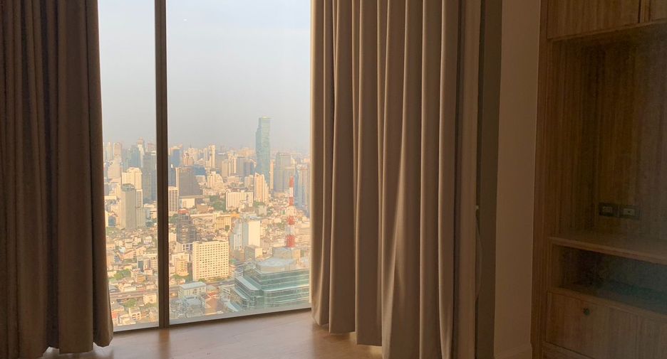 For rent 4 bedrooms condo in Khlong San, Bangkok