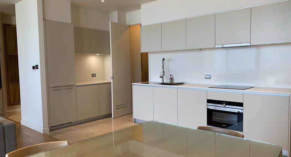 For rent 4 bedrooms condo in Khlong San, Bangkok