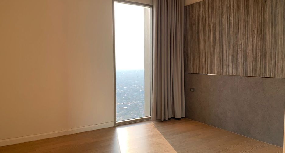 For rent 4 bedrooms condo in Khlong San, Bangkok