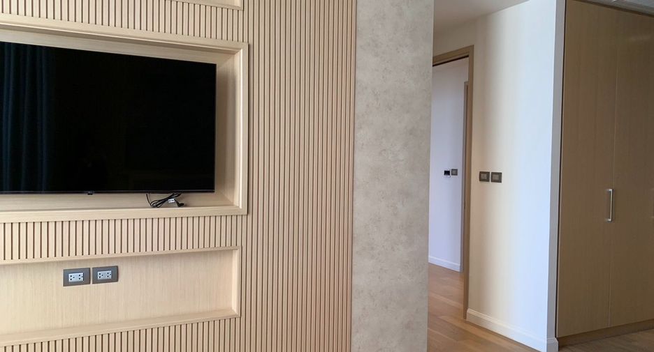 For rent 4 bedrooms condo in Khlong San, Bangkok