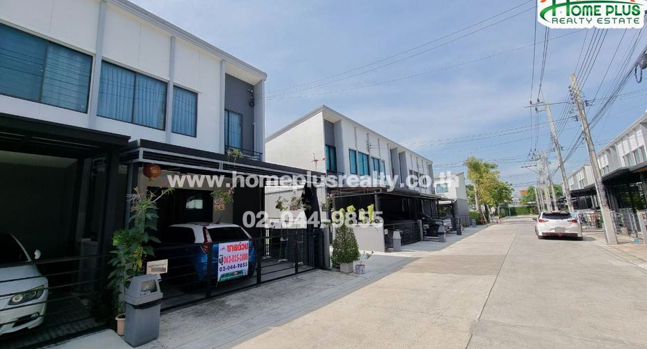 Casa adosada en venta de 3 habitaciones en Lat Krabang, Bangkok