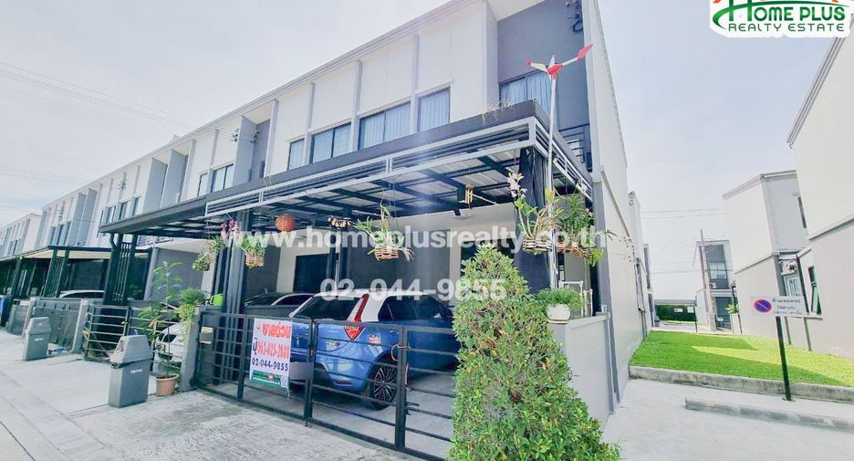 Casa adosada en venta de 3 habitaciones en Lat Krabang, Bangkok