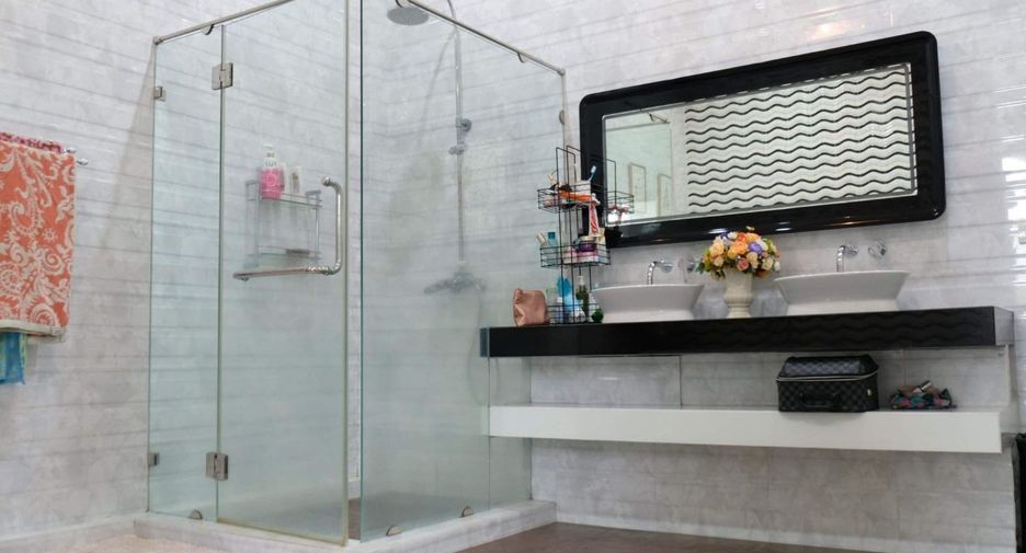 For sale 6 bedrooms house in Bang Lamung, Chonburi