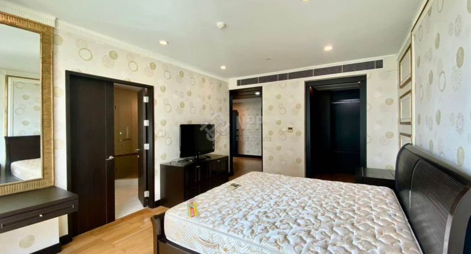 For rent 4 bed condo in Pathum Wan, Bangkok