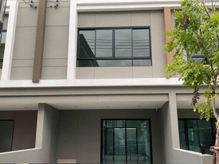 For rent 4 bedrooms townhouse in Bang Khen, Bangkok