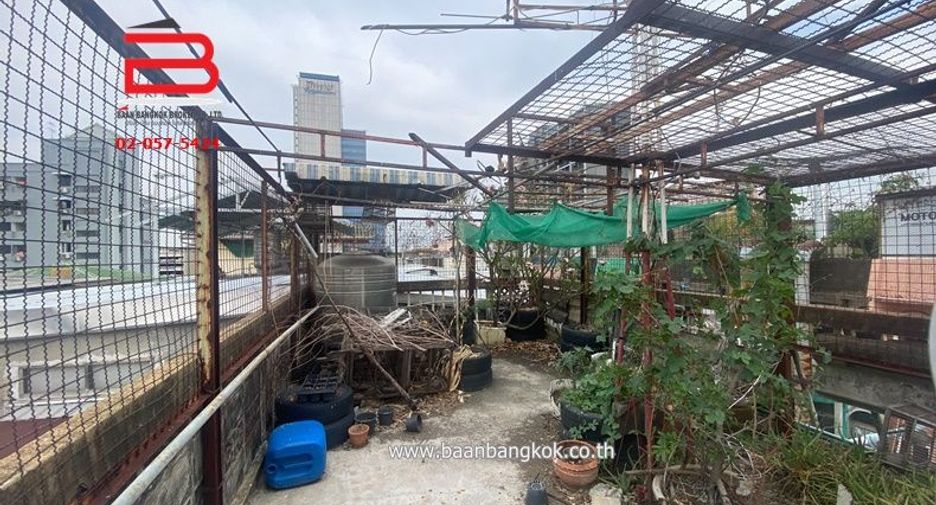 Gewerbefläche zum Kauf mit 8 Zimmer in Din Daeng, Bangkok