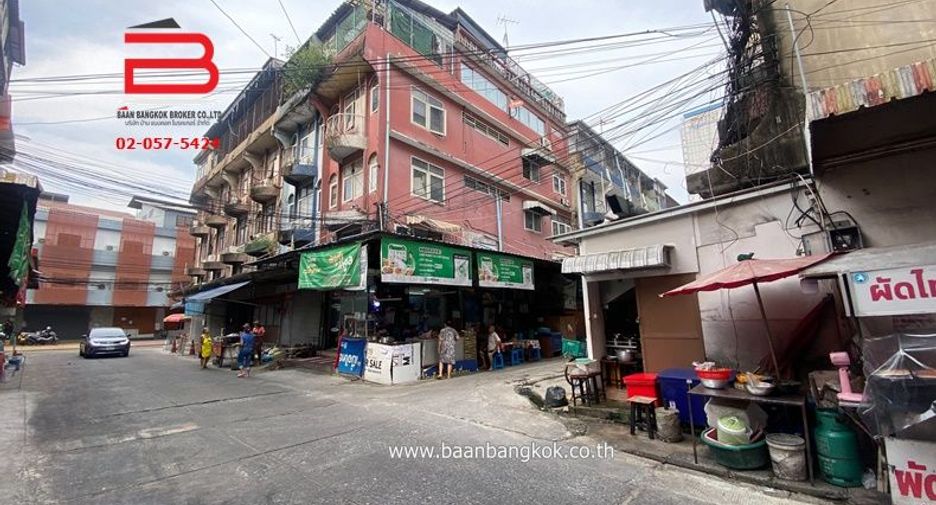 For sale 8 bed retail Space in Din Daeng, Bangkok