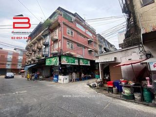 出售 8 卧室 商业空间 在 Din Daeng, 曼谷