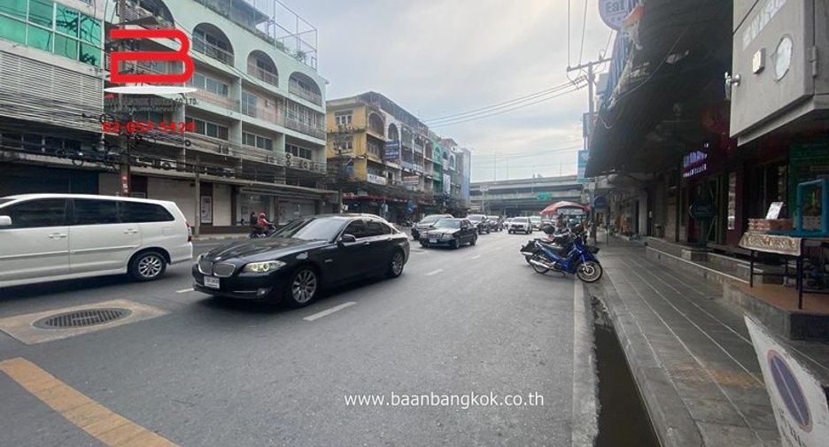 Gewerbefläche zum Kauf mit 8 Zimmer in Din Daeng, Bangkok