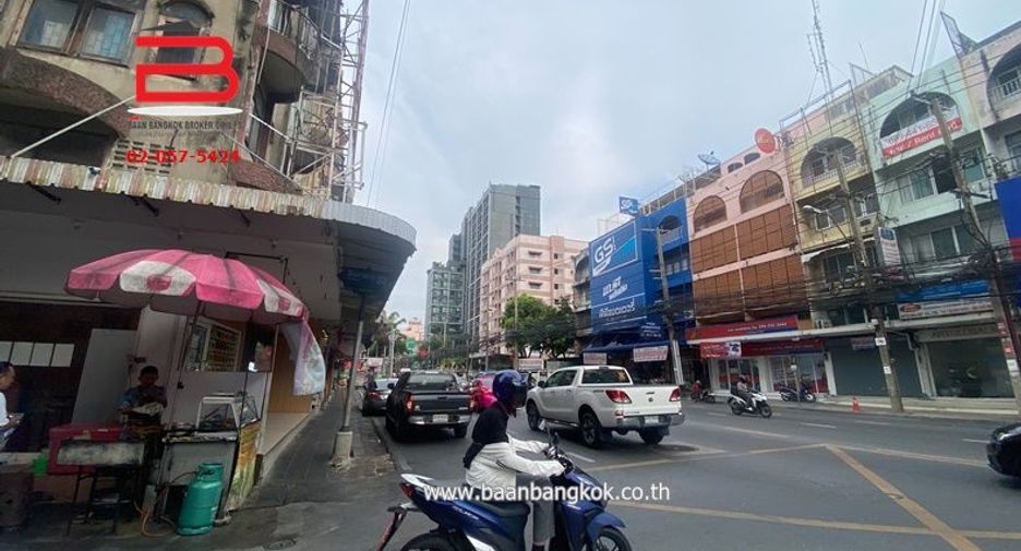 For sale 8 bed retail Space in Din Daeng, Bangkok