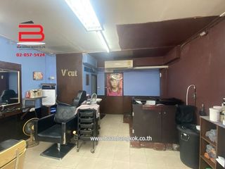 出售 8 卧室 商业空间 在 Din Daeng, 曼谷