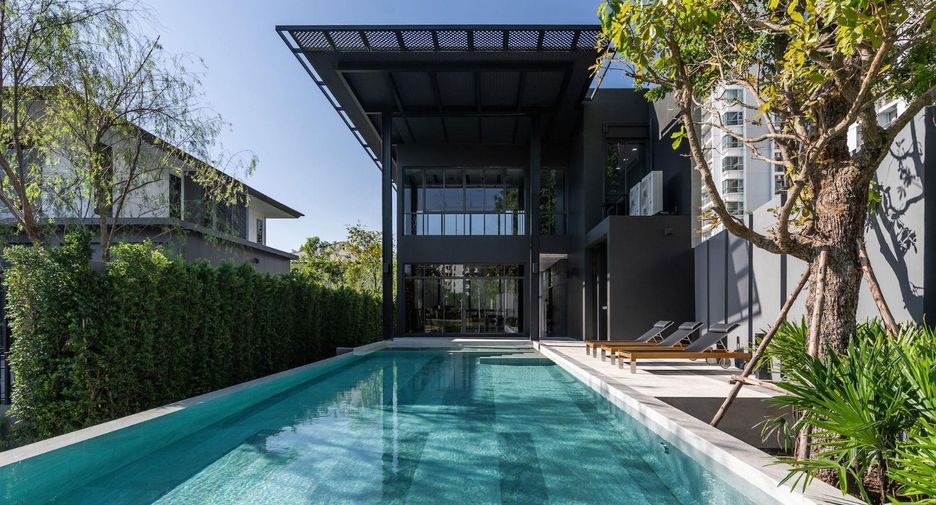 For sale 4 bedrooms house in Bang Na, Bangkok