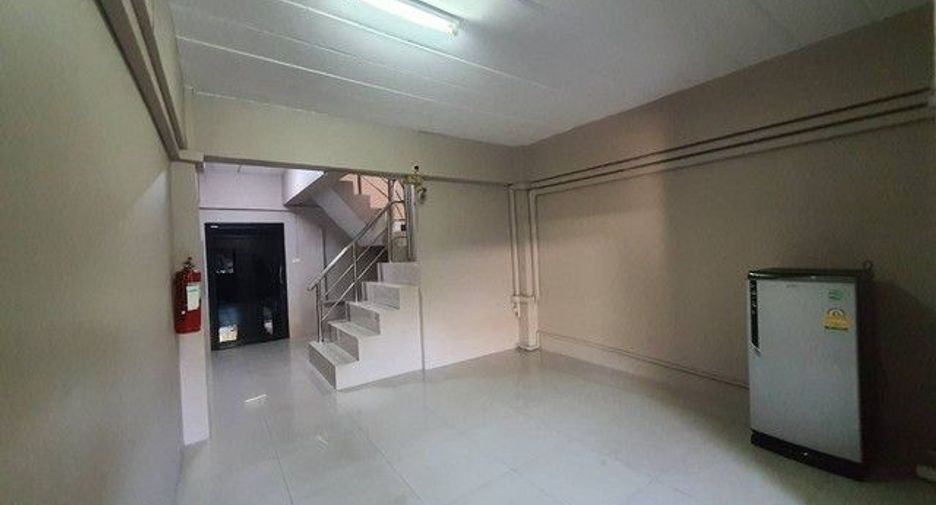 For sale 8 bed apartment in Mueang Pathum Thani, Pathum Thani