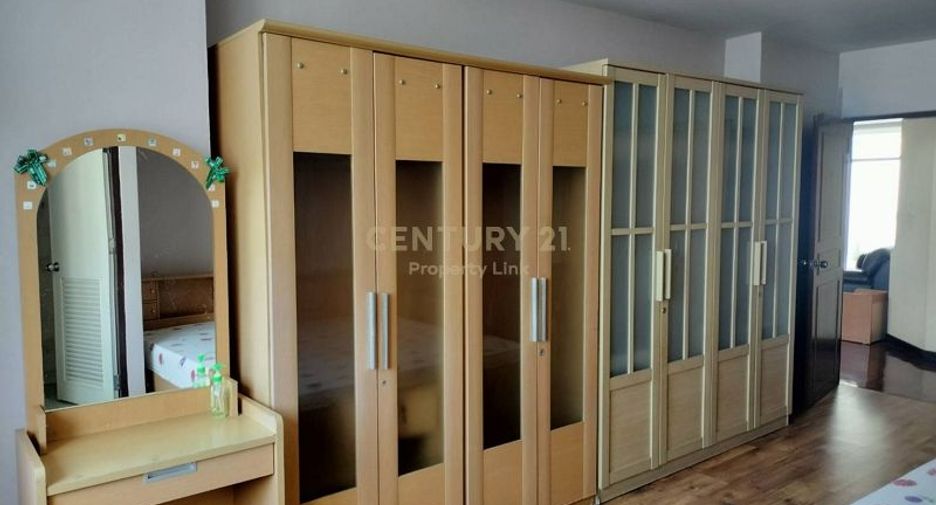 For sale 3 bedrooms condo in Khlong Toei, Bangkok