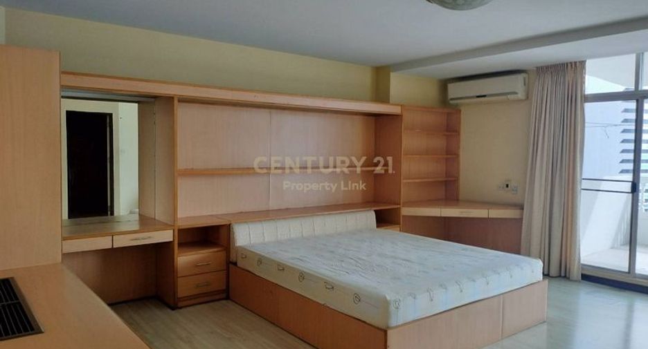 For sale 3 bedrooms condo in Khlong Toei, Bangkok