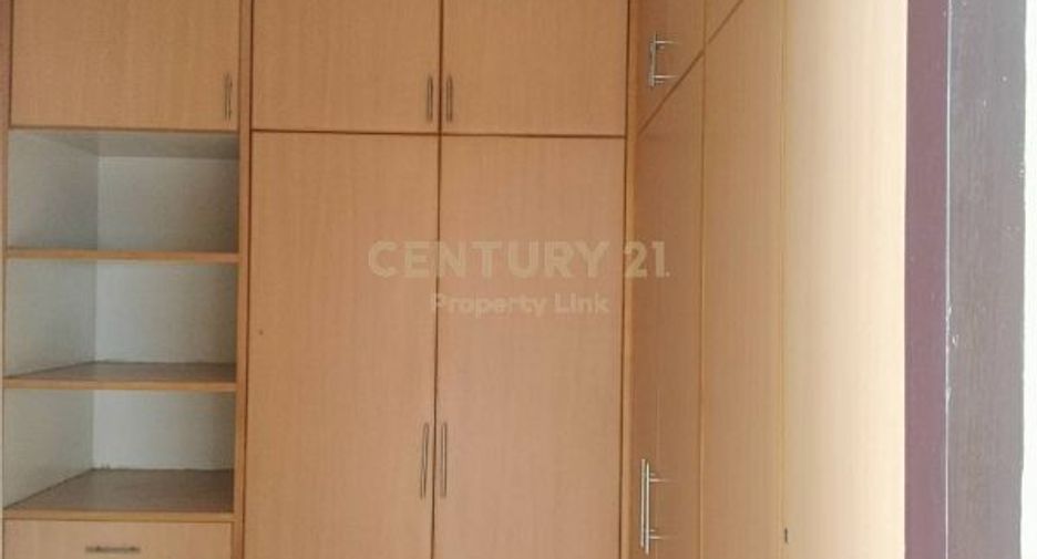 For sale 3 bedrooms condo in Khlong Toei, Bangkok
