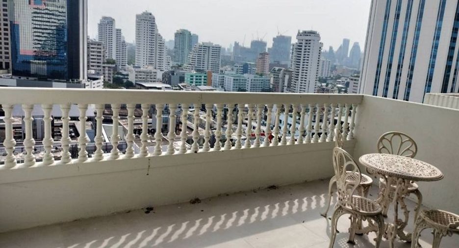 For sale 3 bedrooms condo in Khlong Toei, Bangkok