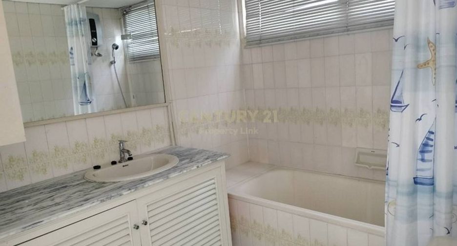 For sale 3 bedrooms condo in Khlong Toei, Bangkok