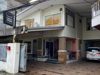 For sale 4 bedrooms retail Space in Phaya Thai, Bangkok