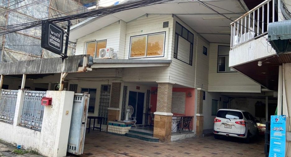 For sale 4 bedrooms retail Space in Phaya Thai, Bangkok