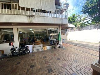 For sale 4 bedrooms retail Space in Phaya Thai, Bangkok