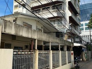 For sale 4 bedrooms retail Space in Phaya Thai, Bangkok