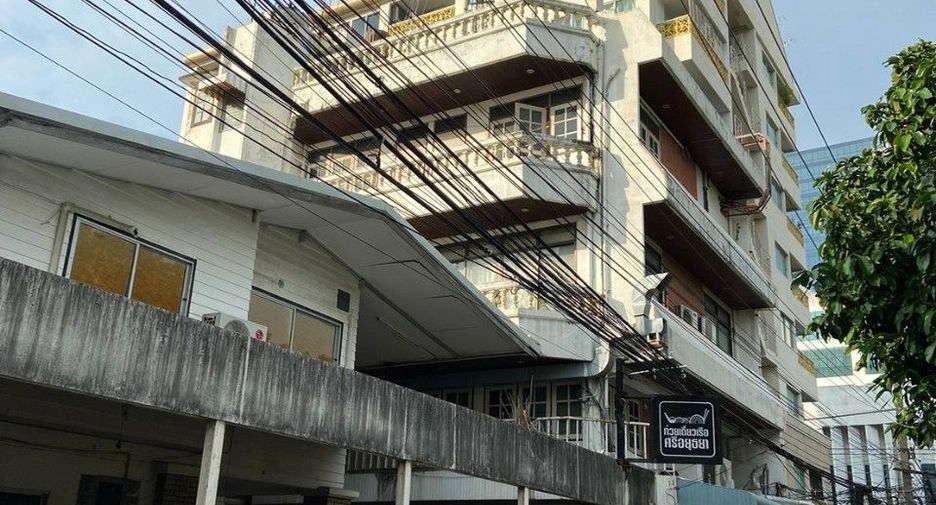 For sale 4 bedrooms retail Space in Phaya Thai, Bangkok