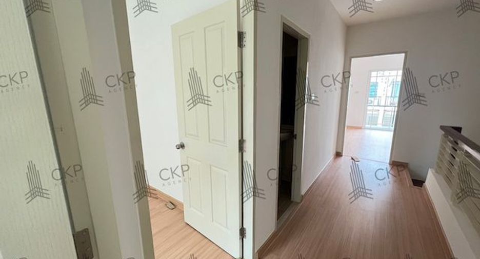 Casa adosada en venta de 3 habitaciones en Bang Bua Thong, Nonthaburi