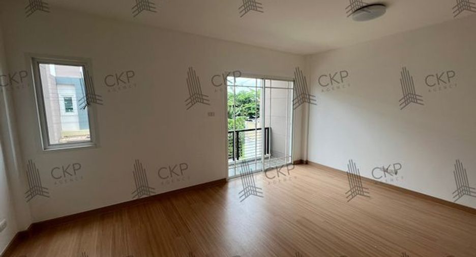 Casa adosada en venta de 3 habitaciones en Bang Bua Thong, Nonthaburi