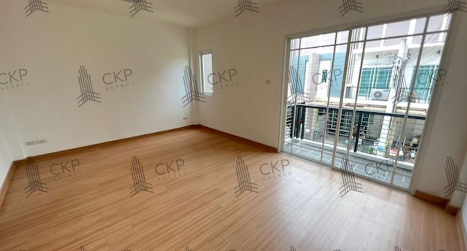 Casa adosada en venta de 3 habitaciones en Bang Bua Thong, Nonthaburi