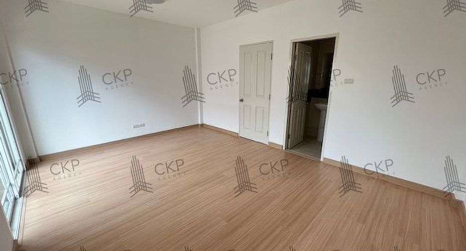 Casa adosada en venta de 3 habitaciones en Bang Bua Thong, Nonthaburi