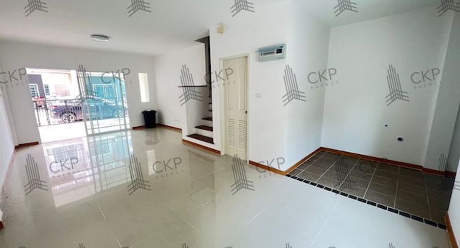 Casa adosada en venta de 3 habitaciones en Bang Bua Thong, Nonthaburi