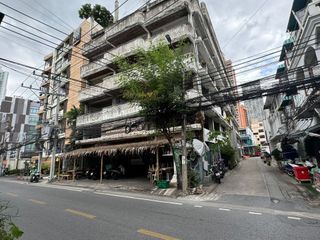 For rent retail Space in Khlong Toei, Bangkok