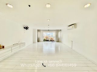 For sale 3 bedrooms condo in Khlong Toei, Bangkok