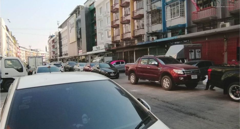 For sale 1 bed retail Space in Bang Na, Bangkok