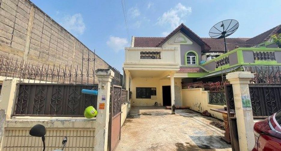 For sale 9 bed townhouse in Phasi Charoen, Bangkok