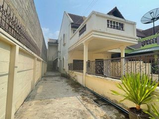 For sale 9 bed townhouse in Phasi Charoen, Bangkok