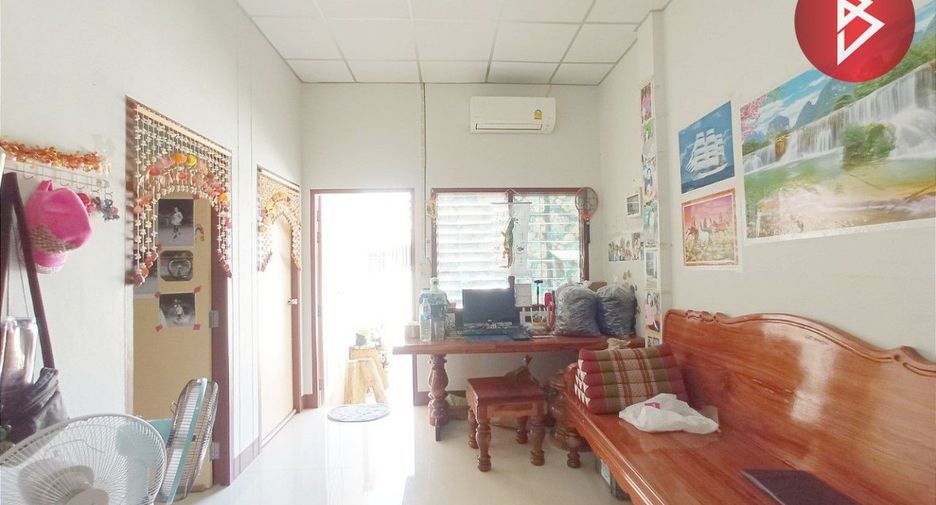 For sale 2 Beds townhouse in Sam Phran, Nakhon Pathom
