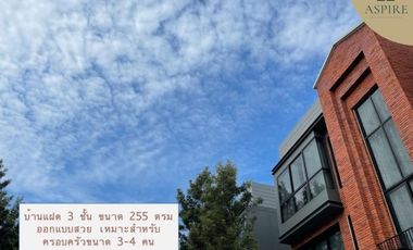 出售 4 卧室 独立屋 在 Lat Phrao, 曼谷