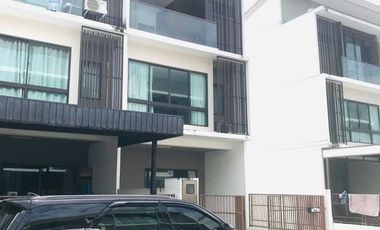 For sale 3 Beds townhouse in Lat Phrao, Bangkok