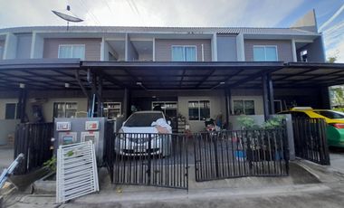For sale 4 Beds townhouse in Lam Luk Ka, Pathum Thani