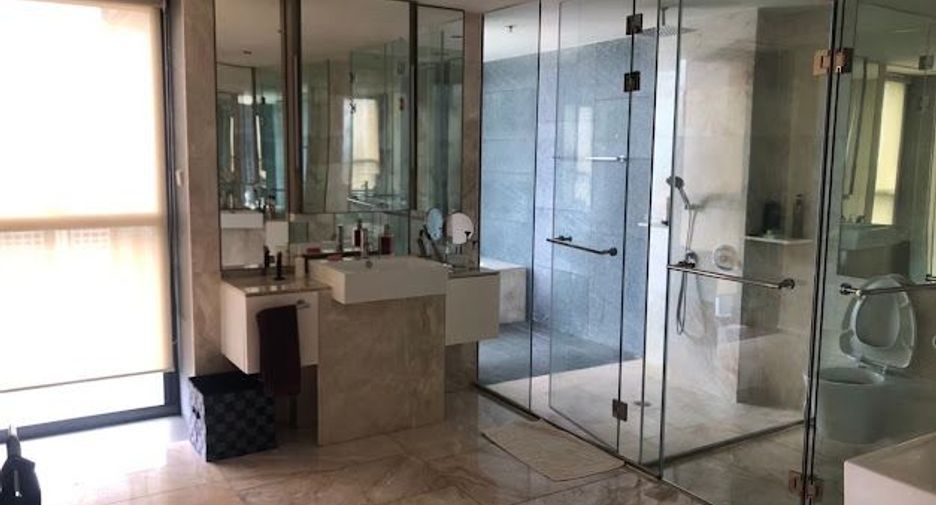 For rent 4 bedrooms condo in Sathon, Bangkok