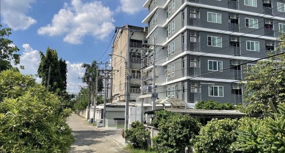 For rent そして for sale land in Phra Khanong, Bangkok