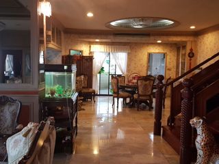 For sale 3 bedrooms condo in Watthana, Bangkok