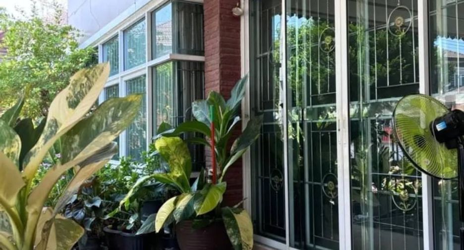 For sale 4 bedrooms house in Si Racha, Chonburi