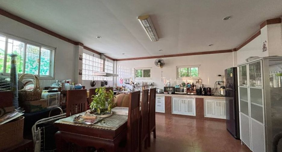For sale 4 bedrooms house in Si Racha, Chonburi
