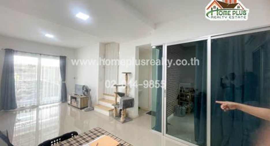 For sale 4 bedrooms townhouse in Lat Krabang, Bangkok