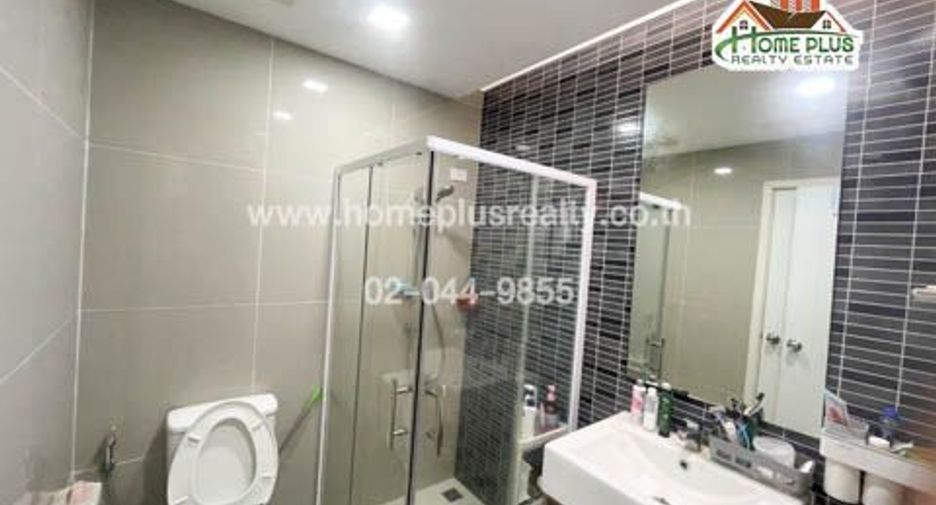 For sale 4 bedrooms townhouse in Lat Krabang, Bangkok